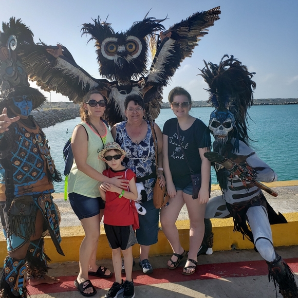 Meet your Posher, Christina - Picture 6 of 8